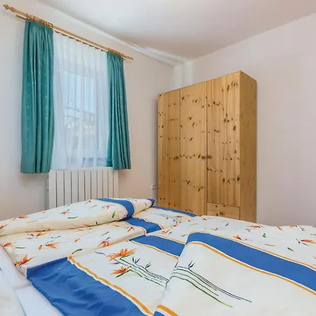 Holiday home Stunning In Kapelica With Wifi *