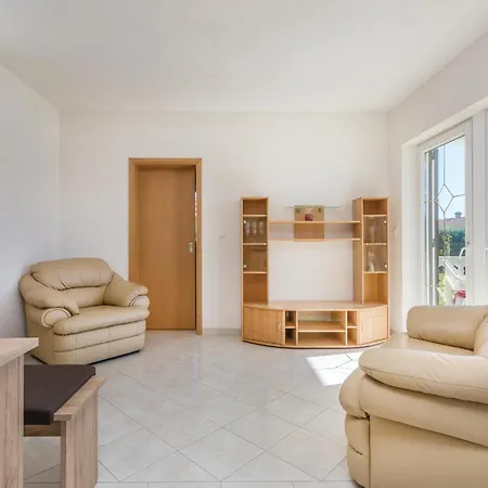 Holiday home Stunning In Kapelica With Wifi *