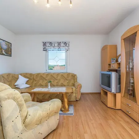 Holiday home Stunning In Kapelica With Wifi *