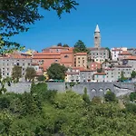 Stunning In Kapelica With Wifi 別荘