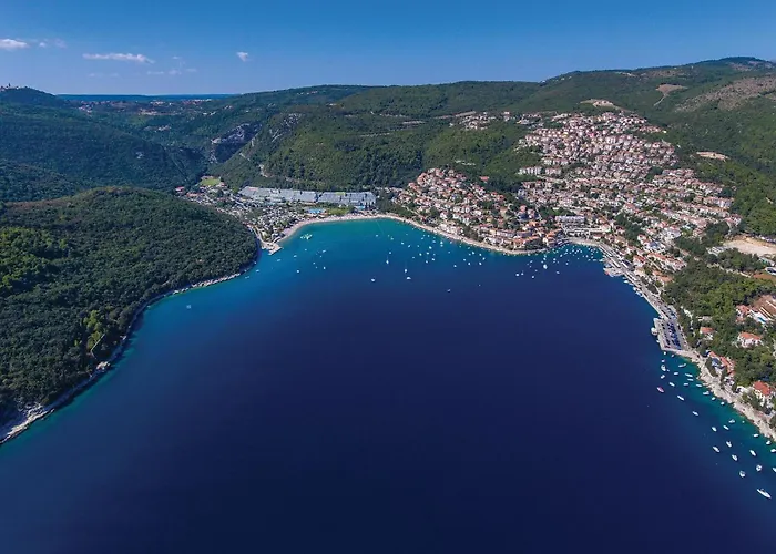 Stunning In Kapelica With Wifi Raša